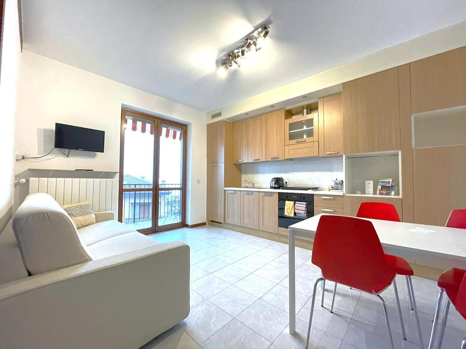 Happy Guest Apartments - Lake View And Pool ริวา ดิ ซอลโต ภายนอก รูปภาพ